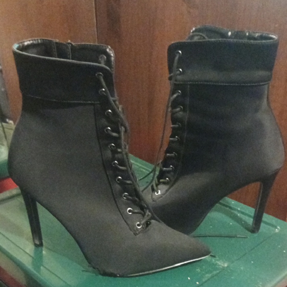 Olivia Ferguson Black Lace Up Stiletto Ankle Boots Pointed Toe Booties Size 8.5